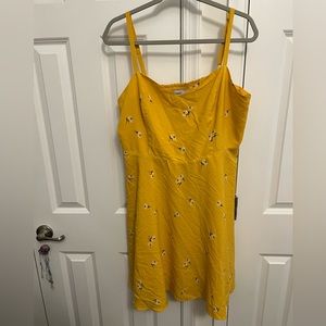 Women’s Oldnavy yellow floral sleeveless dress, size xL